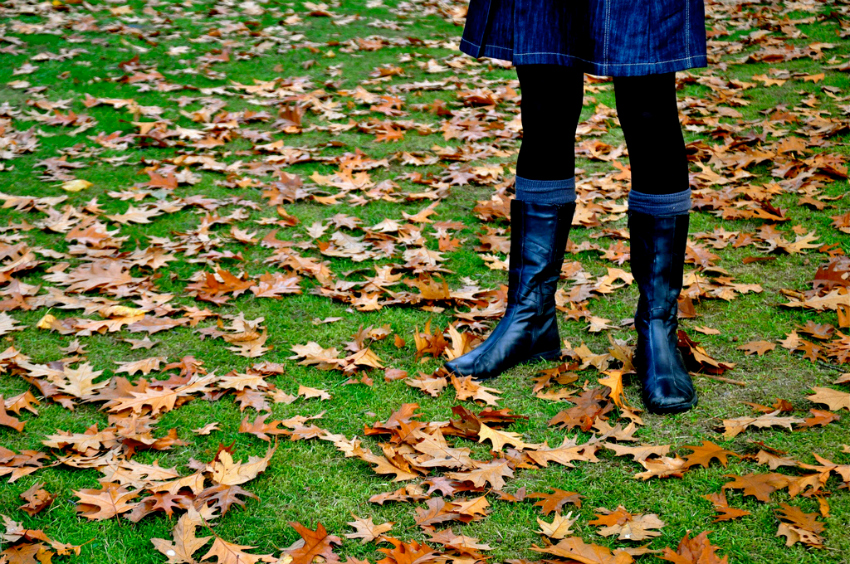 create an autumn look with a jumper and jeans or a skirt and boots